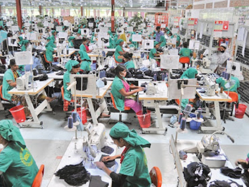 Theo thông kê WTO nửa đầu năm 2021 Việt Nam trở thành nhà xuất khẩu hàng may mặc lớn thứ hai thế giới vượt Bangladesh.